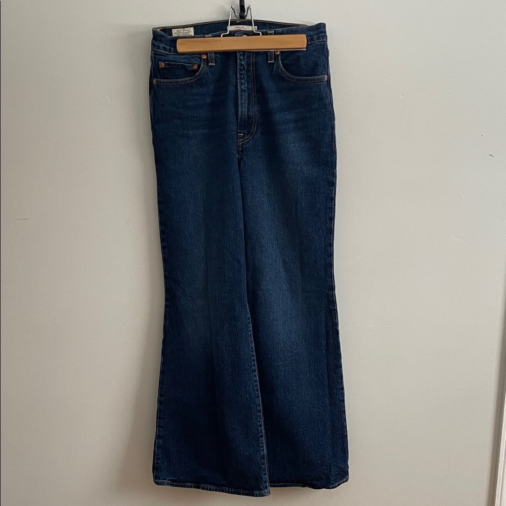 Levi’s Premium Ribcage Bell Dark Jeans 29